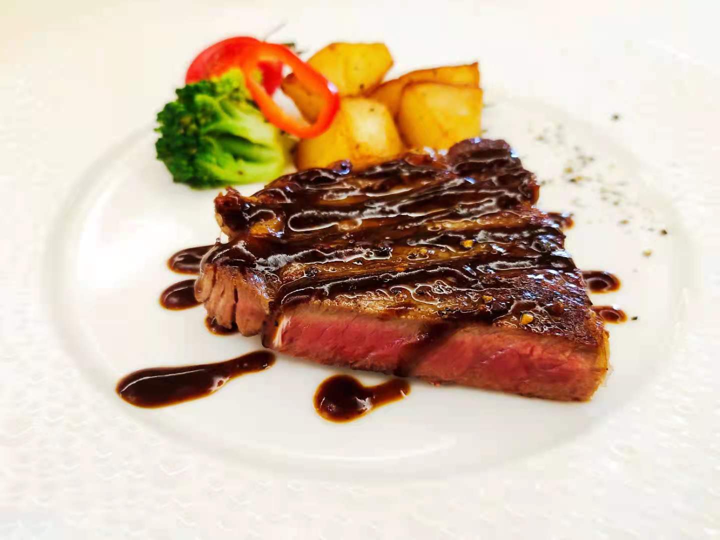 原價78元的牛排套餐只賣8.88元，吃起來就是個這？！